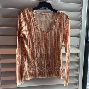 Women’s lightweight long sleeve top